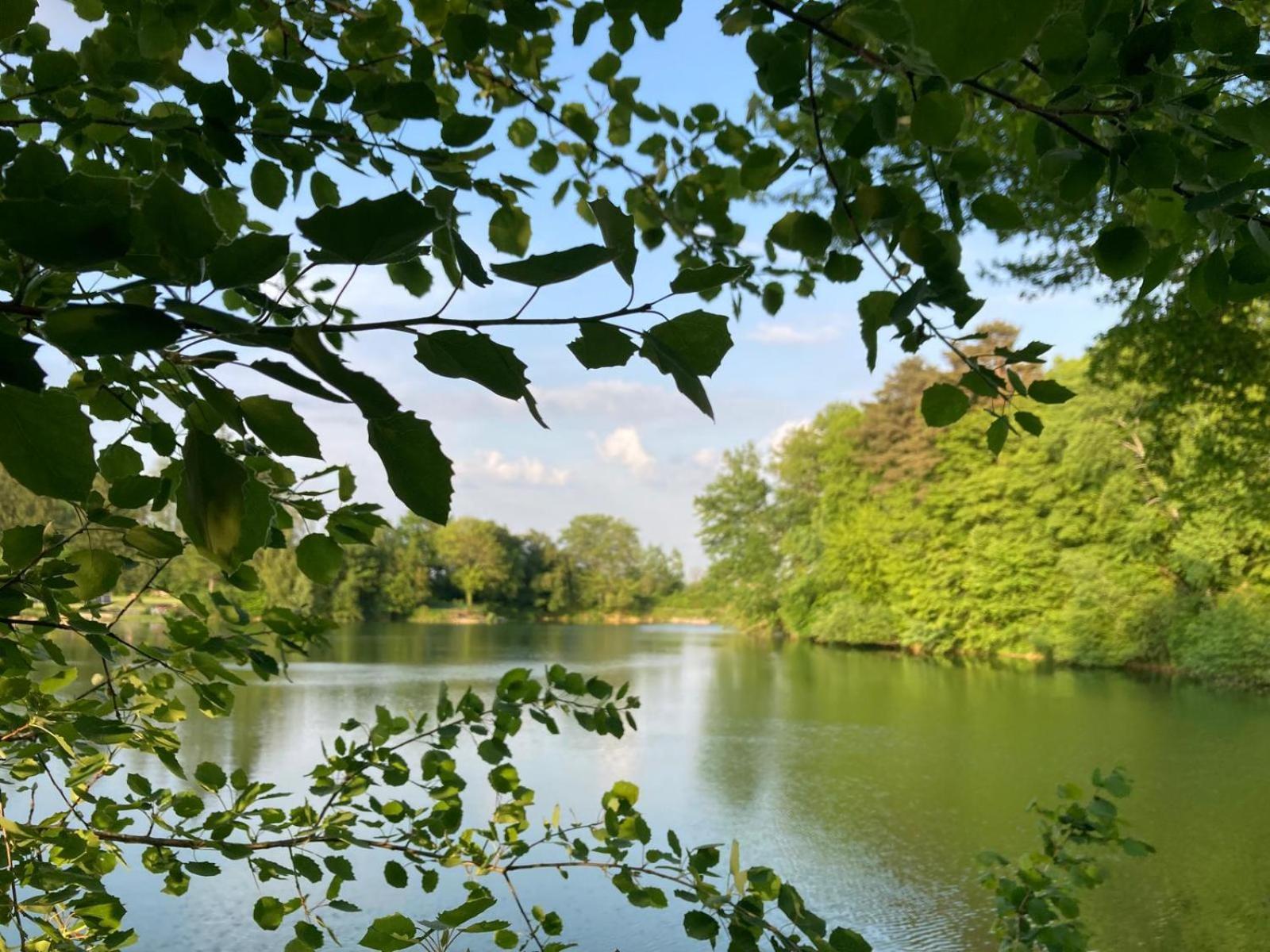 Lac De Lumiere. Relax With Rural Lakeside Living Herry 外观 照片